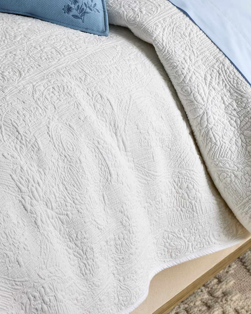 Carolyne Coverlet,